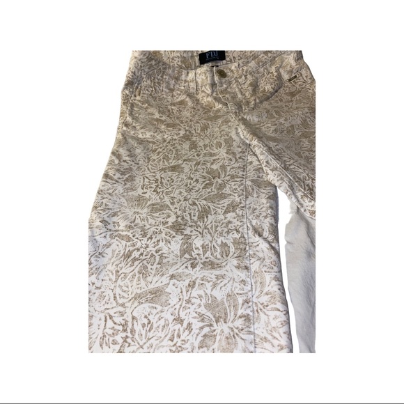 French Dressing Jeans | Cropped Capris - Picture 3 of 5